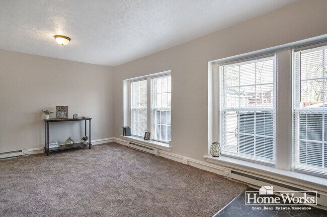 Building Photo - 601 W Lasalle Ave