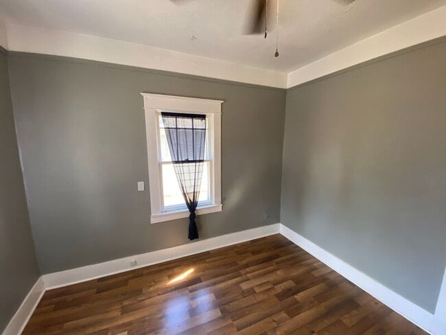 Building Photo - 1017 Elm St NW