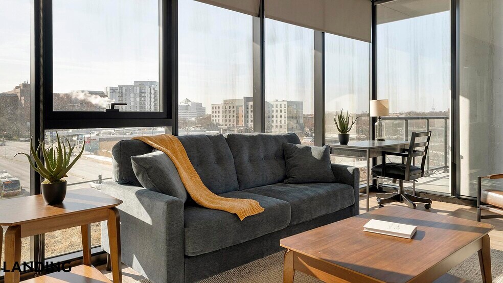 Building Photo - 513 S Damen Ave