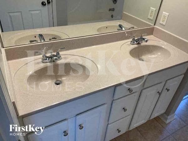 Building Photo - 12 Mountain Oaks Ln