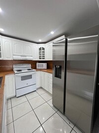 Building Photo - 526 NW 99th Ct