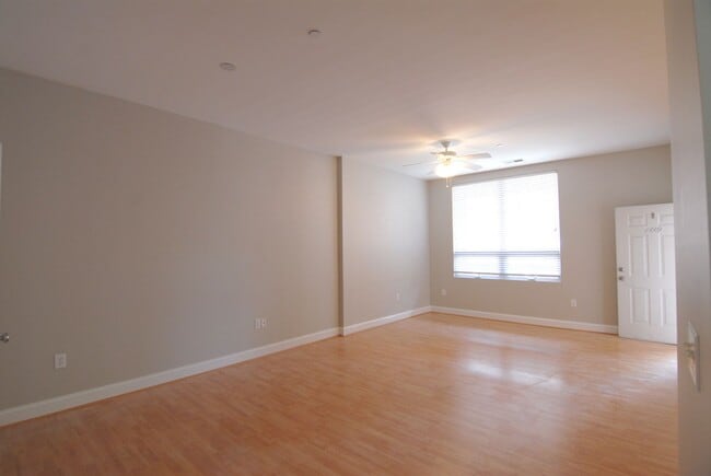 Building Photo - Downtown City Living Spacious 1 bedroom 1 bathroom in the heart of Greensboro