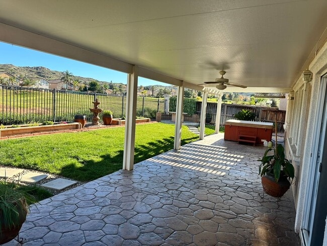 Building Photo - Beautiful 3bd/2ba Single Story with Primary Suite!