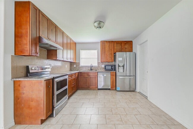 Building Photo - 230 Bizerte St