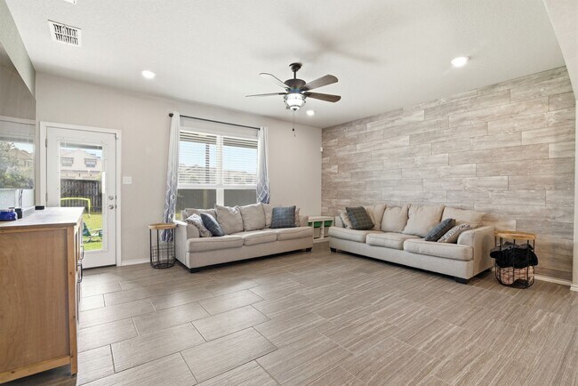 Building Photo - 4 Bedroom Home for Rent in San Antonio with Solar Panels – Cinco Lakes Move-In Ready!