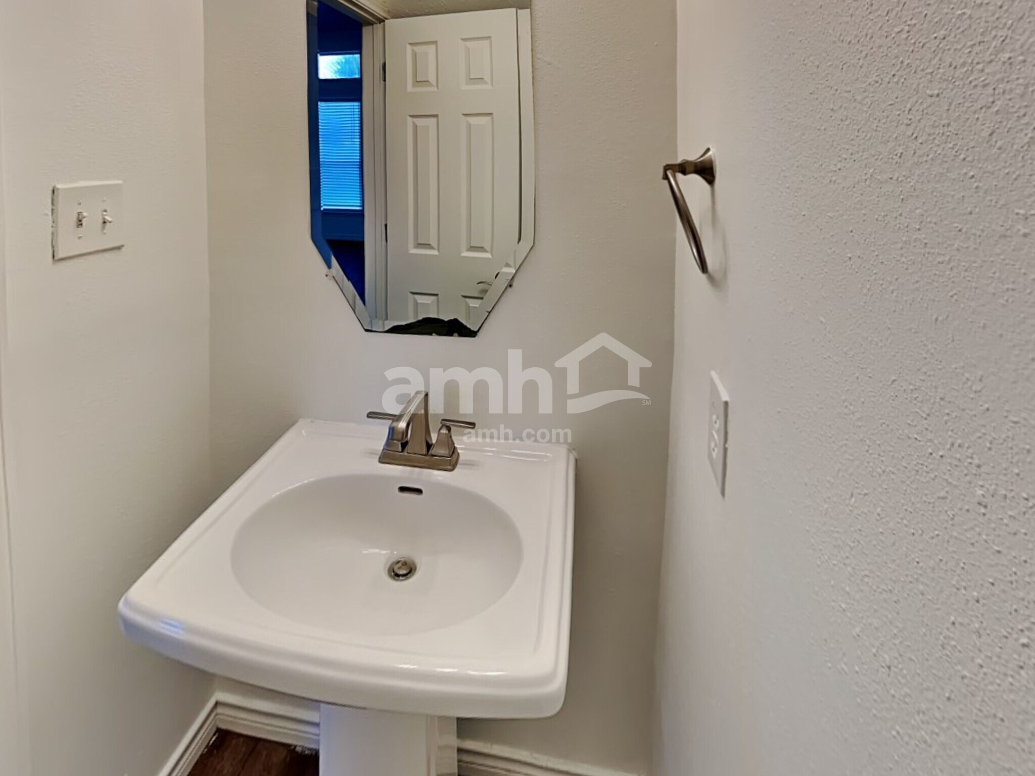 Building Photo - 30507 N Sulphur Creek Dr