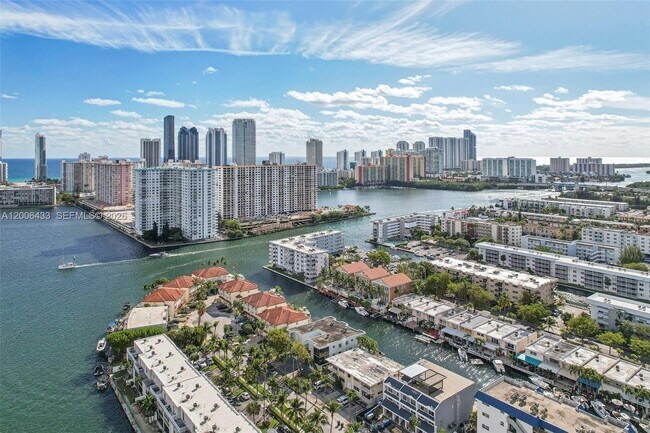 Building Photo - 3862 NE 171 St