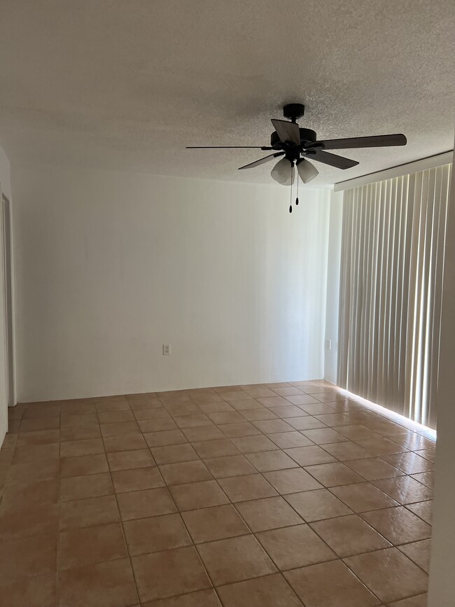 Master Bedroom - 3930 S Roosevelt Blvd