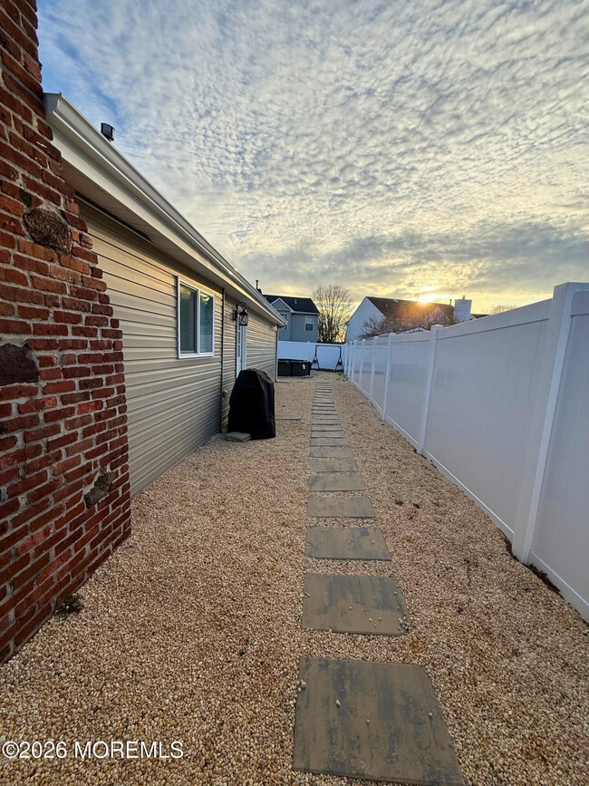 Building Photo - 170 Cherry Quay Rd