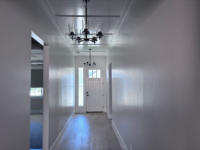 Building Photo - Wonderful single story 4 bed | 3 Bath | 2 Car Garage off Washington Dam Rd with Hot Tub