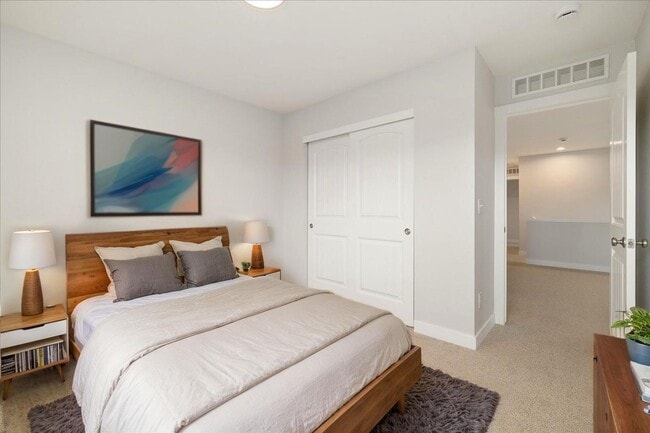 Building Photo - Outstanding Townhome W/ Large 3 Bed- 2.5 Bath and 2-Car Garage!