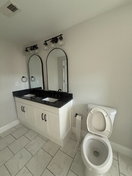 Building Photo - 1621 Thompson St