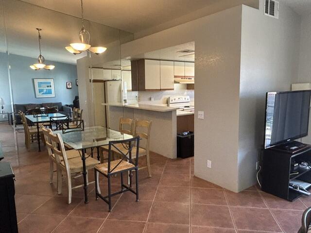Building Photo - 505 S Farrell Dr