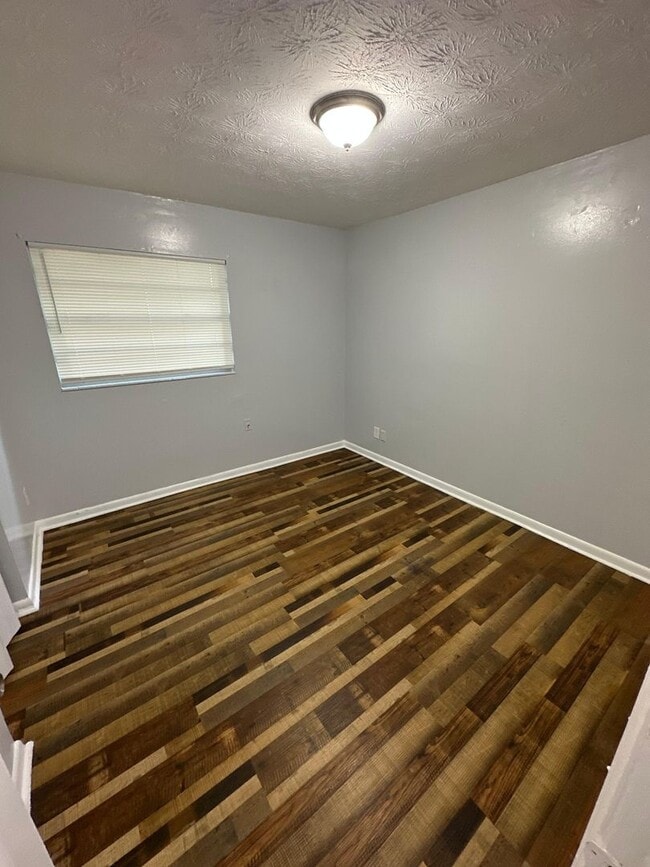 Building Photo - Fully Renovated 3/2 Available for Immediate Rent!
