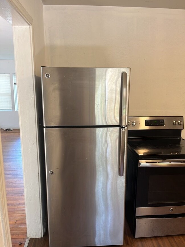 Building Photo - 408 Murat St