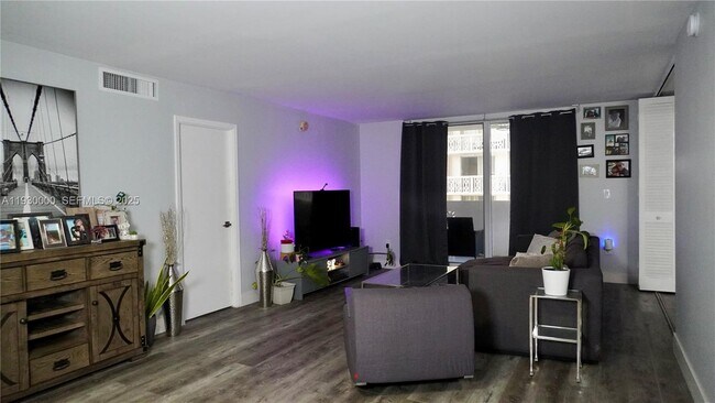 Building Photo - 1833 S Ocean Dr