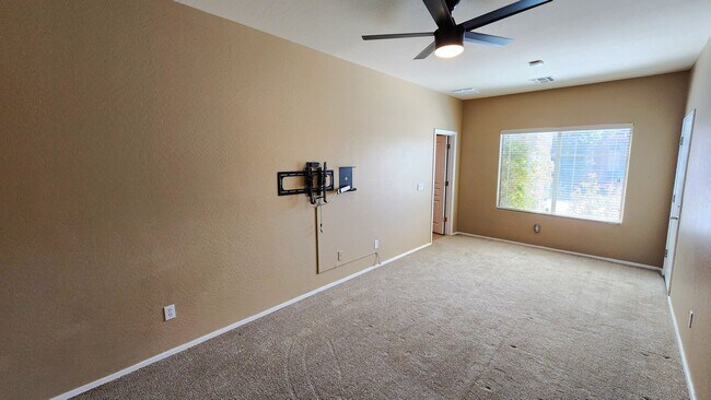 Building Photo - 4 Bedroom Home in the Sun Grooves Communit...