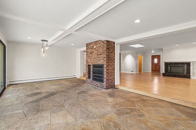 Building Photo - 905 S Harrison St