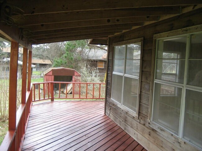 Building Photo - 169 Pine Song