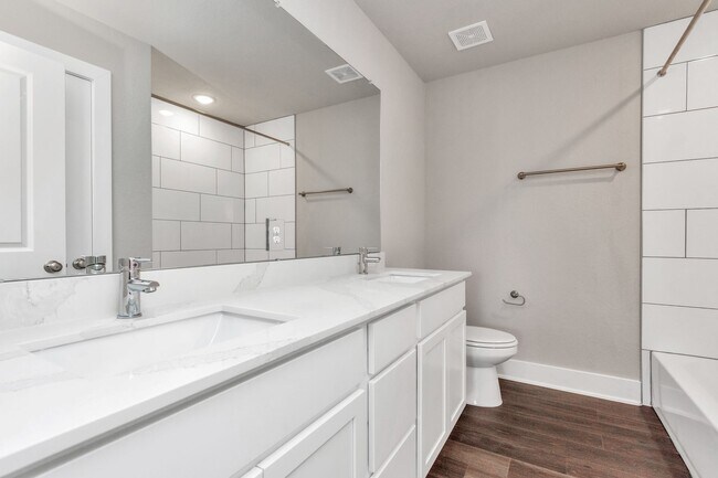 Building Photo - The Live Oak – Where Comfort Meets Conveni...