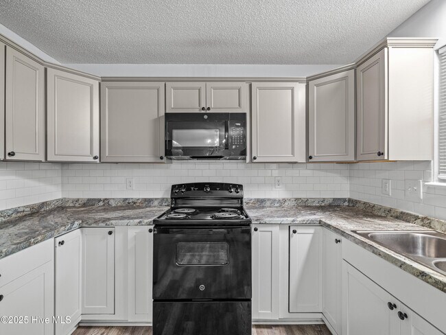 Building Photo - 119 Spring Dr