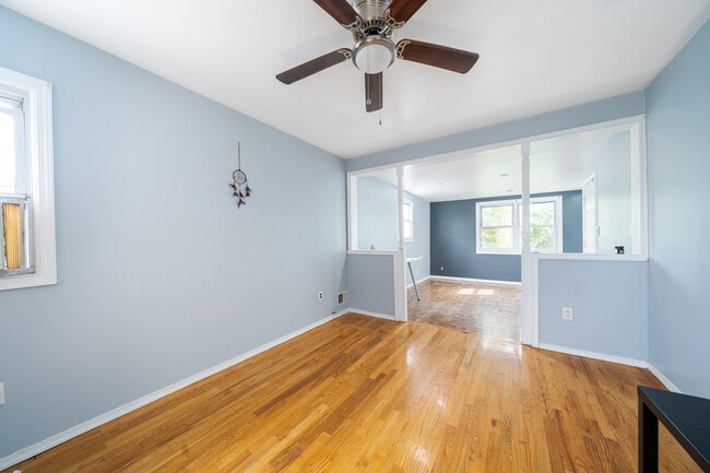 Building Photo - 9 Giles Ave