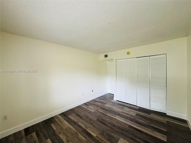 Building Photo - 701 N Pine Island Rd