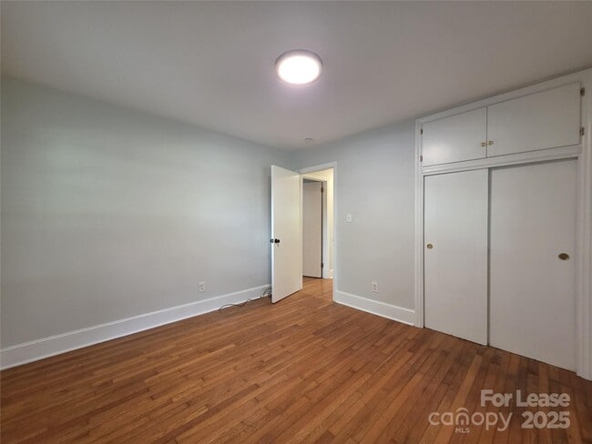 Building Photo - 4426 Holbrook Dr