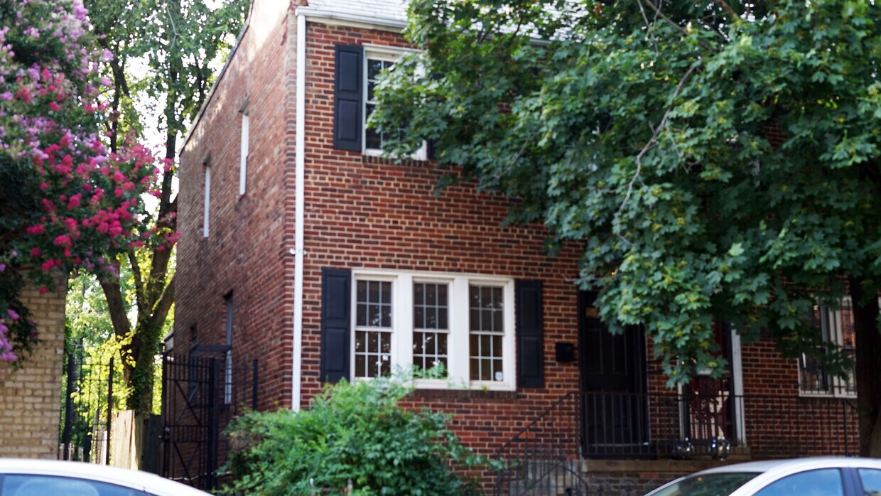 Building Photo - 3446 Brown St NW