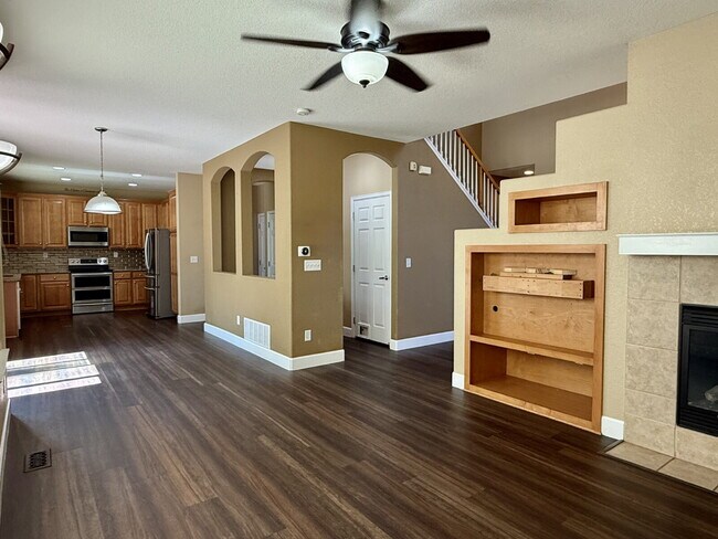 Building Photo - Gorgeous Reunion Home Features 4 Beds/2.5 Baths and Large Backyard. Close to Shopping, Dining and...