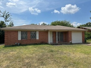 Building Photo - 1106 La Porte Dr