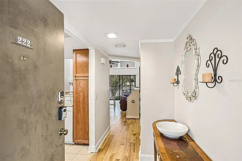 Building Photo - 222 Woodlake Wynde