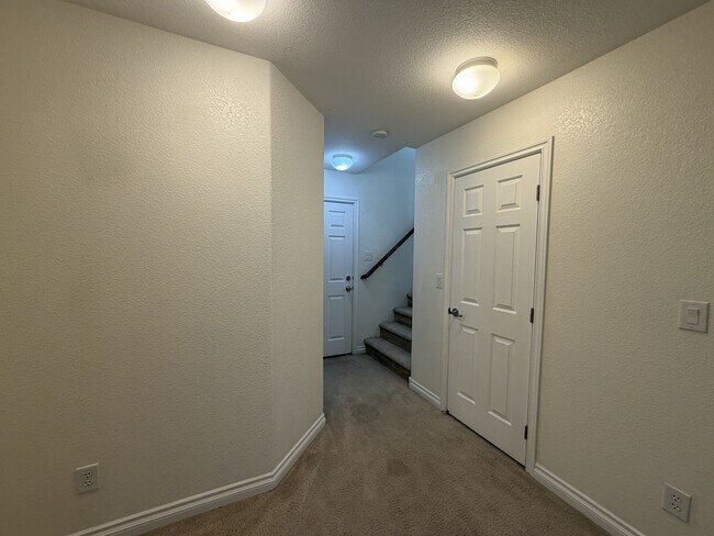 Building Photo - 4723 Killington St