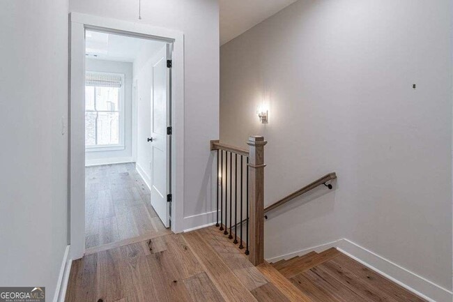 Building Photo - 370 Thrasher St NW
