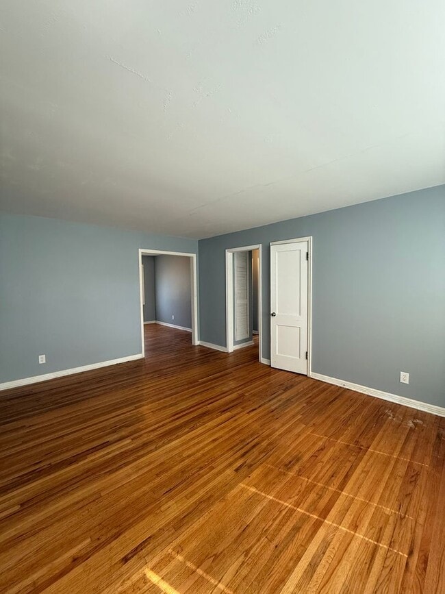 Building Photo - 638 S Woodlawn Blvd