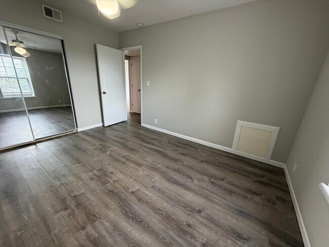 Building Photo - 3408 Balboa Ln