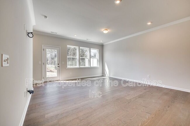 Building Photo - 229 Brks Spgs Dr