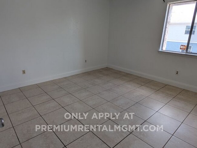 Building Photo - One Bedroom with balcony.