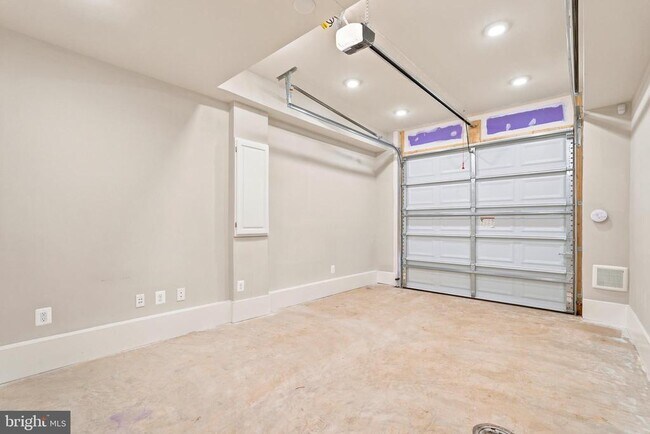 Building Photo - 8046 Williamson Blvd