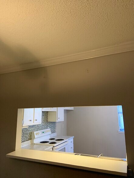 Building Photo - 5588 Clarke Address