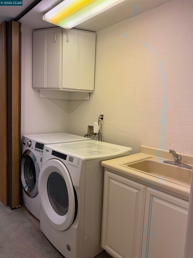 Building Photo - 2994 Roundhill Rd