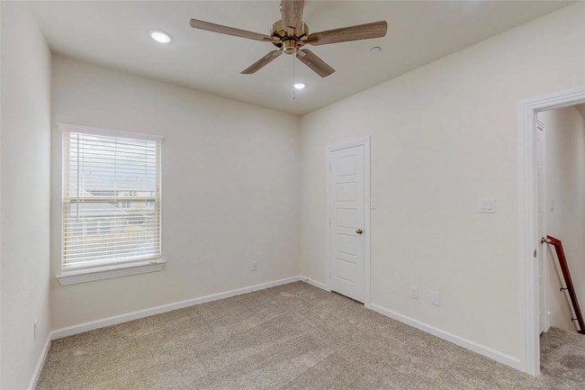 Building Photo - 4 Bed 3 Bath Luxurious Townhome in Frisco!