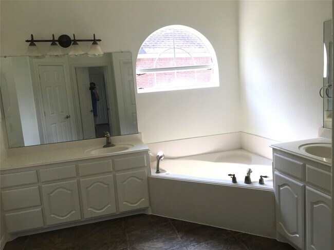 Building Photo - 10730 Sea Myrtle Dr