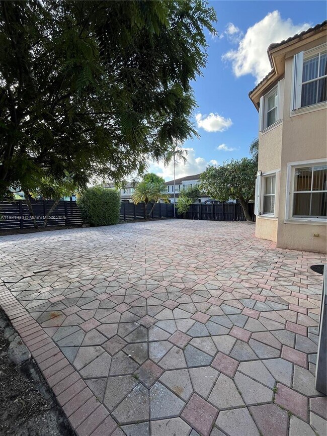 Building Photo - 9140 SW 153rd Ave
