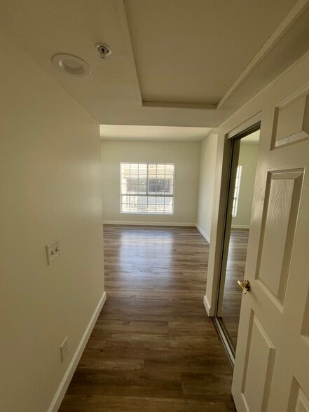Bed 1 - 522 N Jackson St