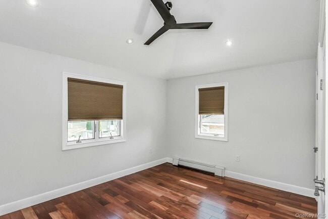 Building Photo - 956 Plum Tree Rd W
