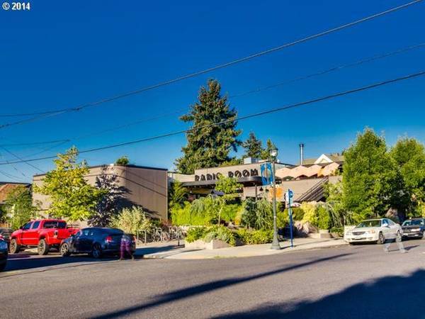 Building Photo - 5530 NE 7th Ave