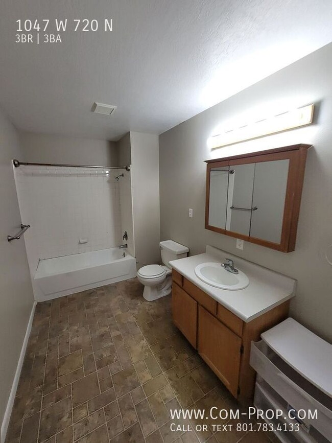 Building Photo - 3 Bedroom/2.5 Bathroom Twin-Home for Rent ...