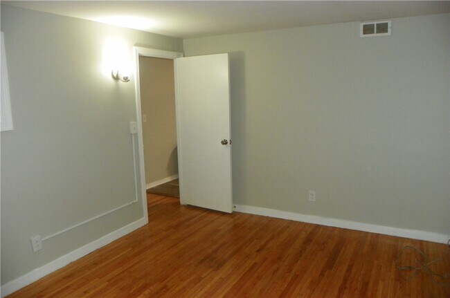 Building Photo - 575 Ridge Rd