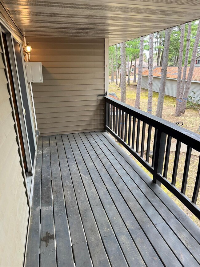 Building Photo - 302 Balsam St